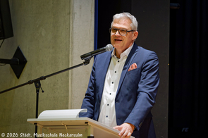 Oberbürgermeister Hertwig bei seiner Laudatio.