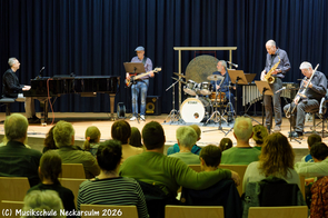 Die Lehrerband jazzt.
